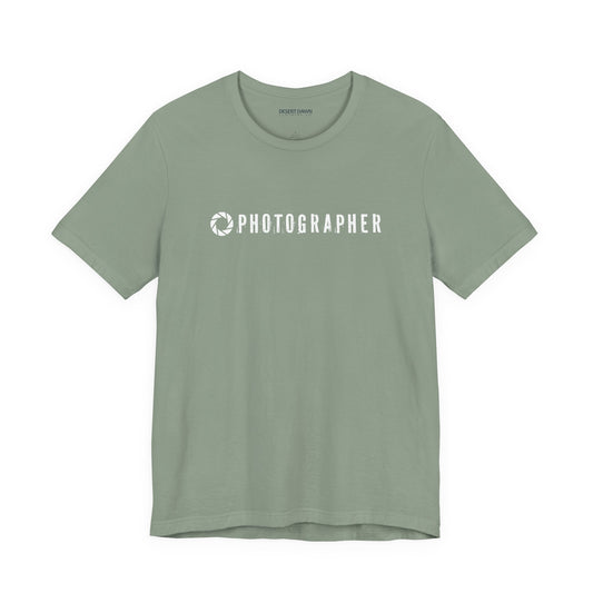 Photographer T-Shirt – Camera Aperture Logo Tee for Photographers, Creators & Photo Lovers